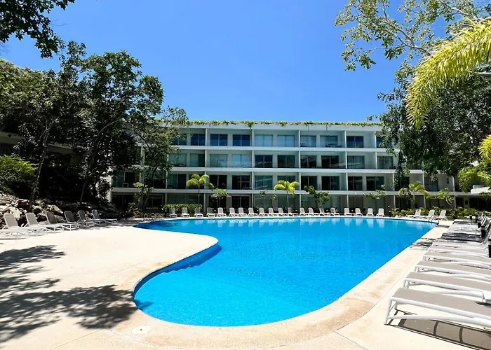 Luxurious With Poolside Patio Apartment Playa del Carmen