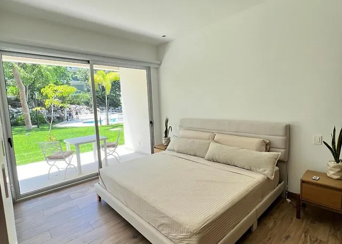 Luxurious With Poolside Patio Apartment