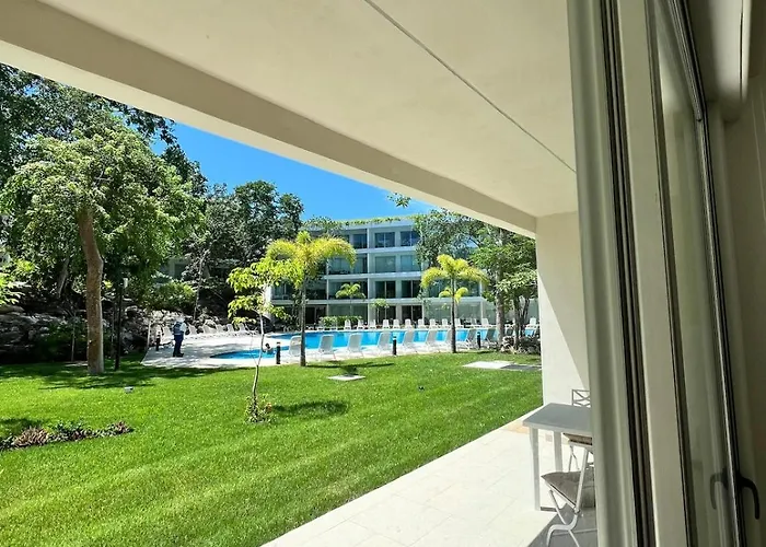Apartment Luxurious With Poolside Patio