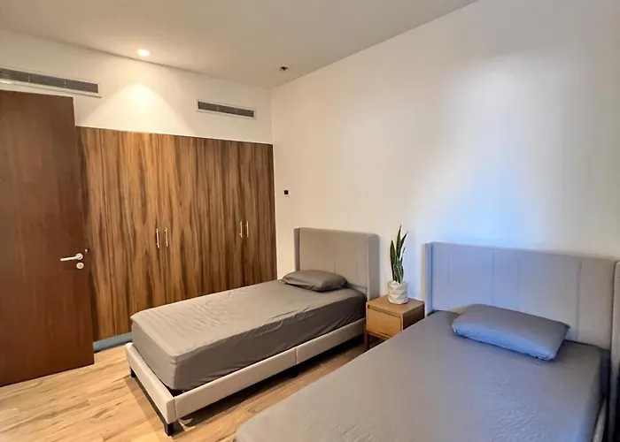 Apartment Luxurious With Poolside Patio *