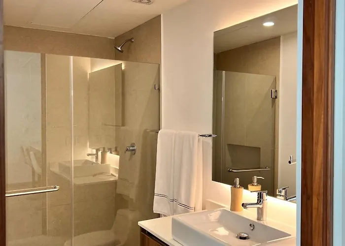 Luxurious With Poolside Patio Apartment *
